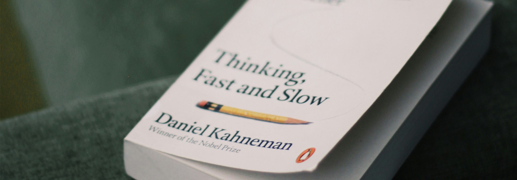 Daniel Kahneman bok - unsplash.com