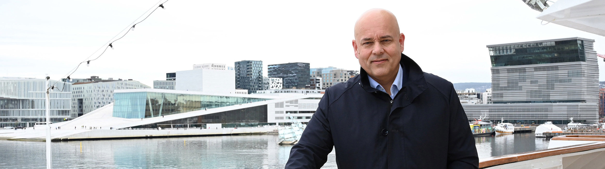 Magne Supphellen på akterdekket på Trollfjord