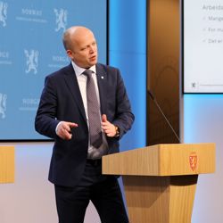 Photo: Minister of Finance Trygve Slagsvold Vedum (Sp) (Ministry of Finance, Celine Lyse Augdal, 2021)