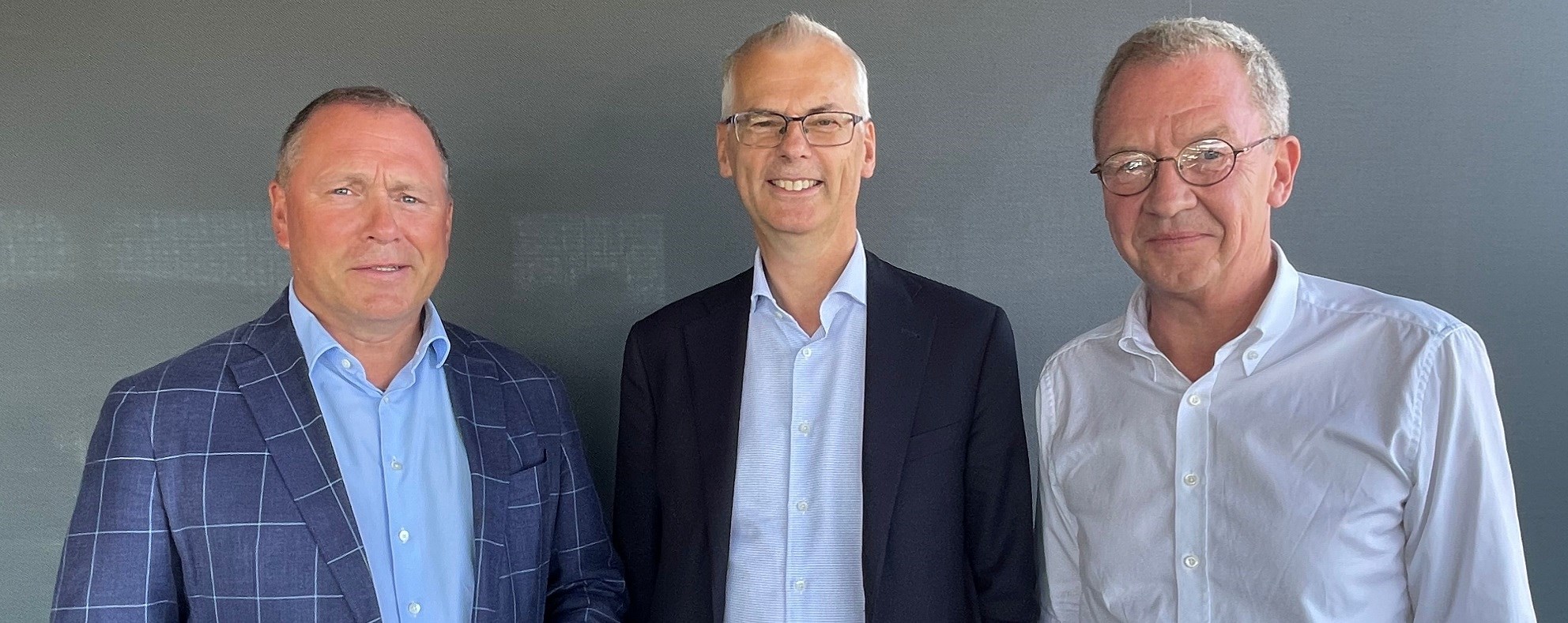 NHH and Finance Norway are entering into a collaboration that will help students improve their skills in asset management. NHH Rector Øystein Thøgersen, CEO of Norges Bank Investment Management Nicolai Tangen and CEO of CEO of Finance Norge Idar Kreutzer. 