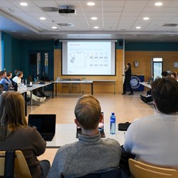 Nylig fikk CEMS-studenter muligheten til å teste sine egne etiske kompass på todagers seminar på NHH.