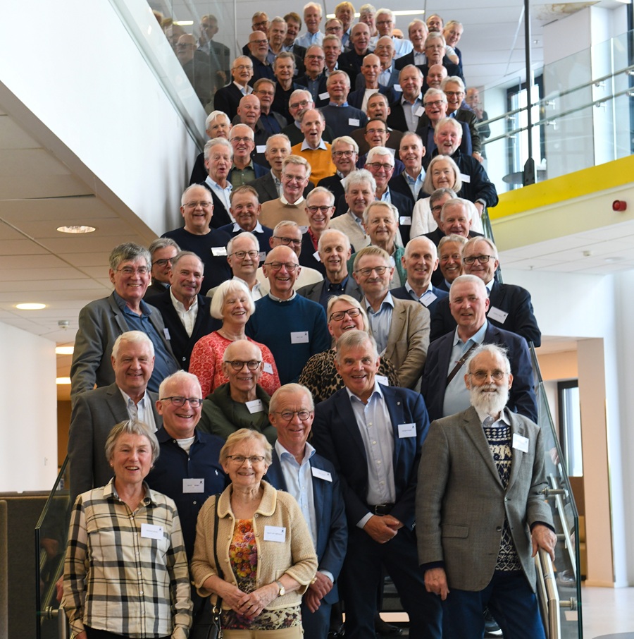 Gruppebilde fra trapp