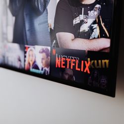 netflix_ pexels (kaboompics)