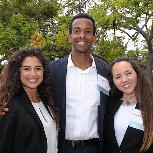 The team that Etefa competed with. From left: Mafalda Aleixo Freixial, Nathan Etefa og Mariana Morais Sarmento.