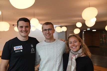 Torstein Bolstad Blikra fra Førde (26) (t.v), Camilla Årsheim fra Bergen (21) og Svein-Ivar Ånesland fra Son, utenfor Oslo (21) er alle aktive medlemmer av Stafettkomiteen. 