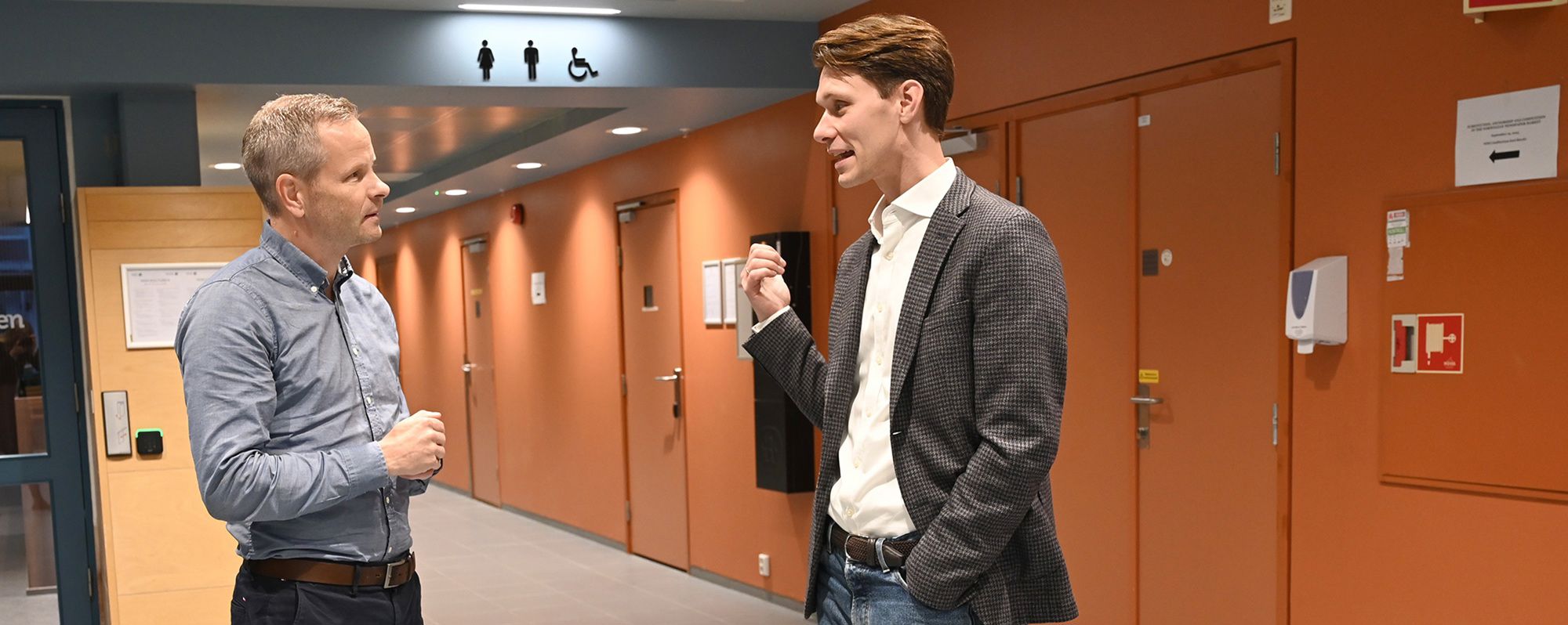 Sjefredaktør og administrerende direktør i Bergens Tidende Trond Olav Skrunes sammen med seniorrådgiver i tankesmien Langsikt Tellef Raabe. Han er tilknyttet Samfunns- og næringsforskning ved NHH. Foto_ Sigrid Folkestad