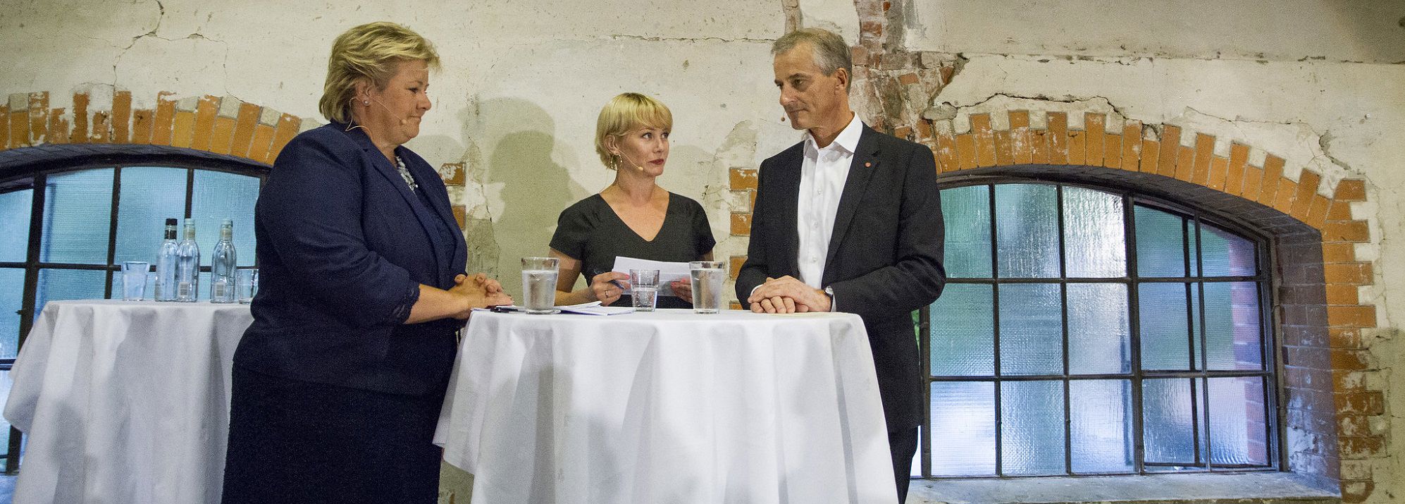 Sjelden har budskapet deres (til potensielle gründere) vært mer relevant i Norge enn i 2022, hvor politiske partier av alle farger viser stor interesse for å gripe inn i markedet ved å gi støtte til de etablerte bedriftseierne. Foto: Partilederduell mellom Jonas Gahr Støre og Erna Solberg (flickr, 2015)