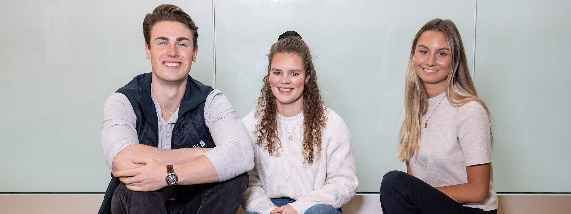 Photo of the students Aelon Nicolson, Sabrina Hartenfels and Maria Welle Fjellbirkeland. Photo: Helge Skodvin