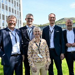 Peter Hermanrud, Erik Valen, Karin Thorburn, John Turesson, Stig Sevaldsen .