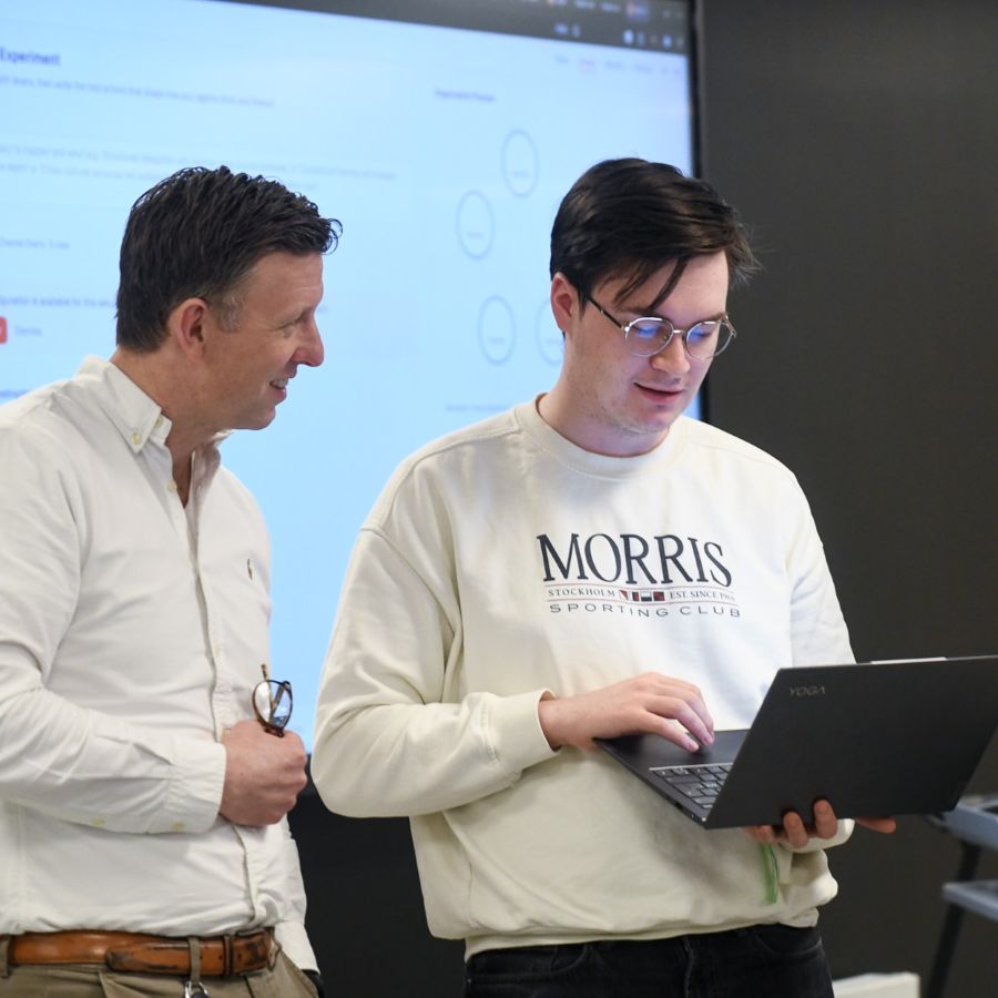 Dan Richard Knudsen og student Sigve Hofstad Møklebust