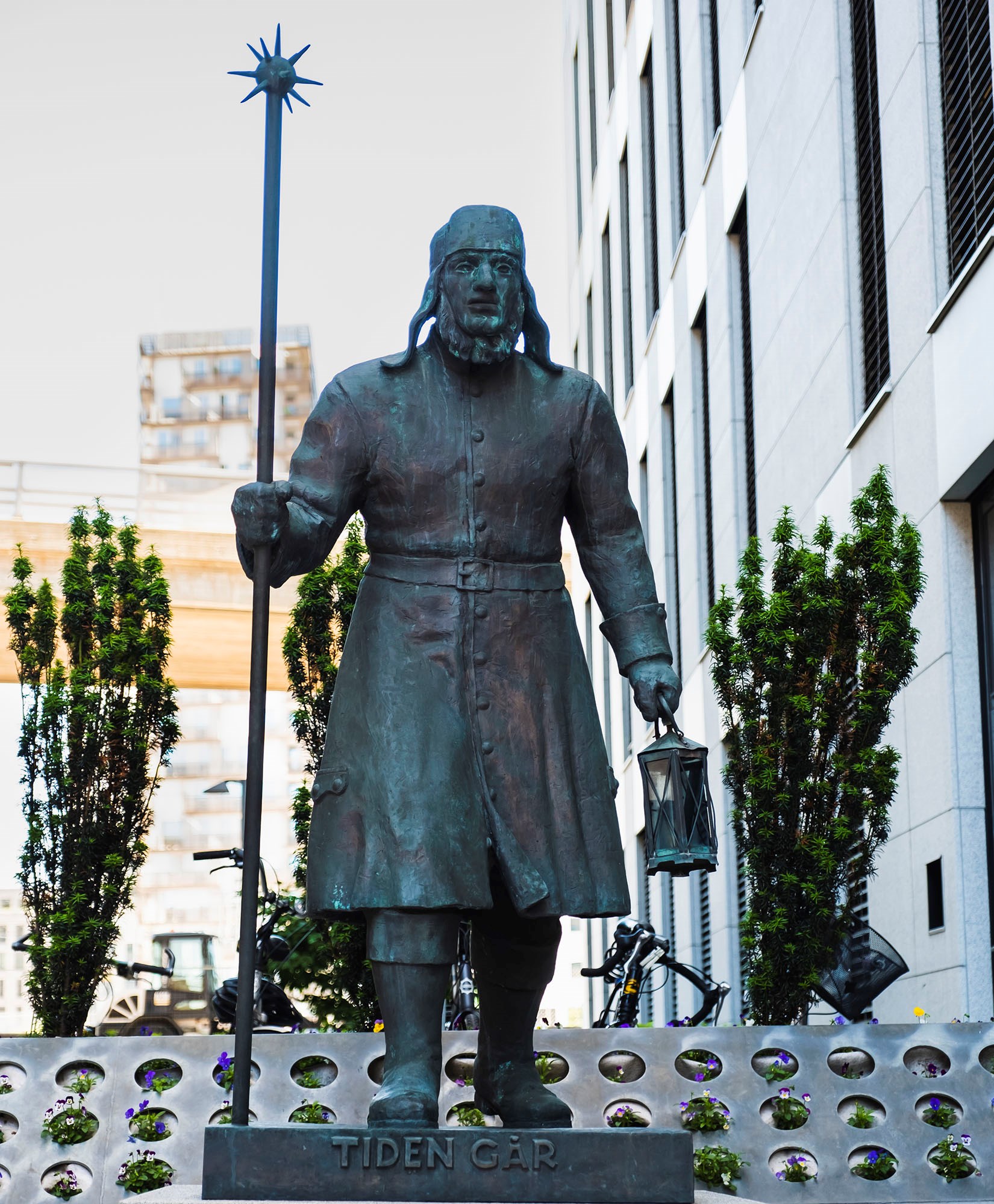 Statue outside Gjensidige hq