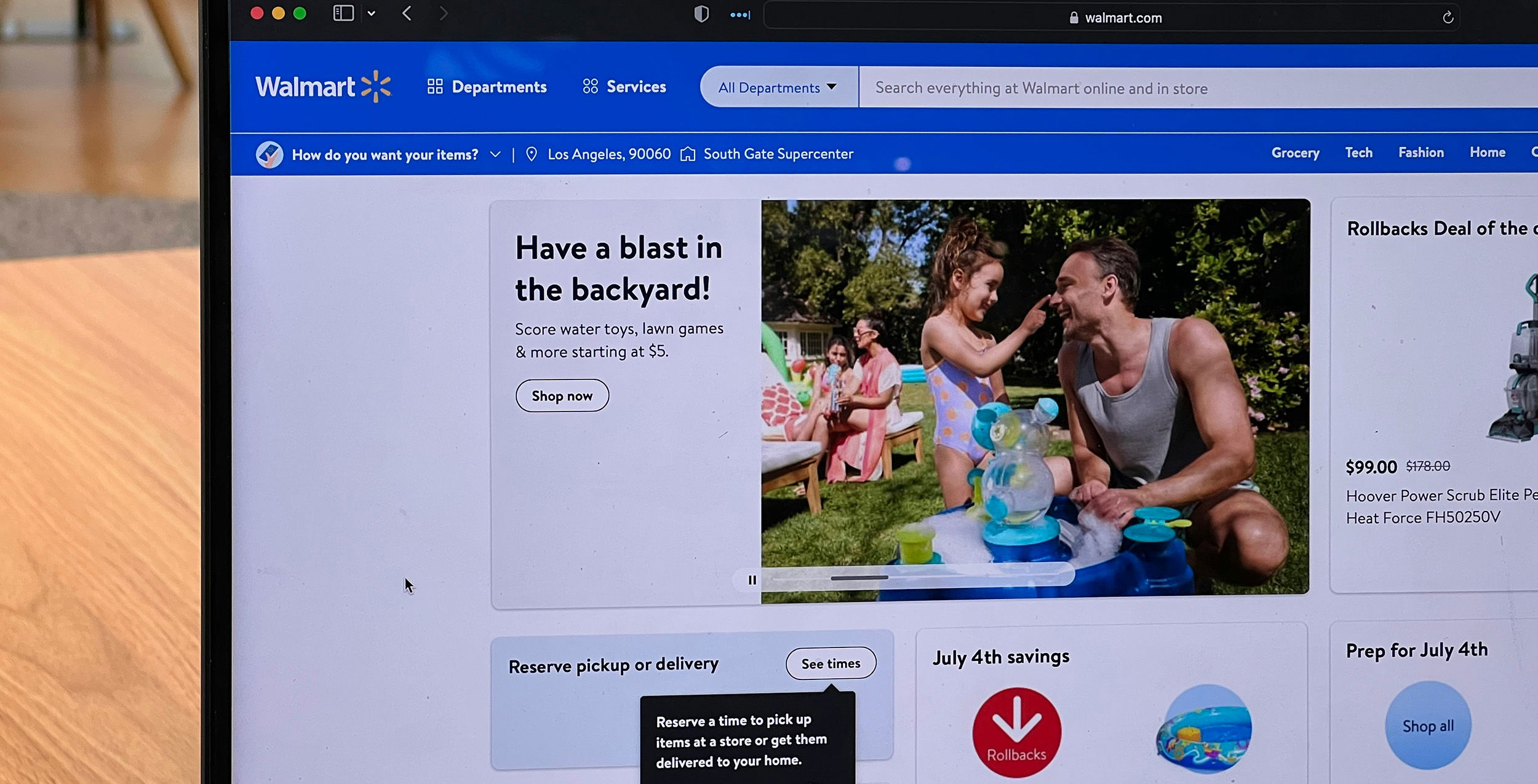 Walmart web page. Photo: Oberon Copeland/unsplash.com