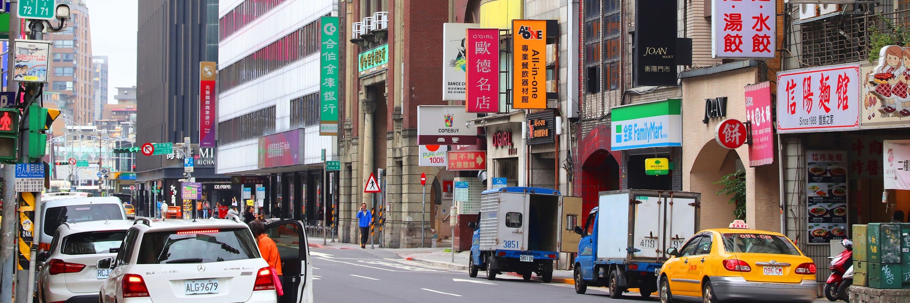 FamilyMart store, Taipei, Taiwan. Photo: Shutterstock/Marek Slusarzcyk