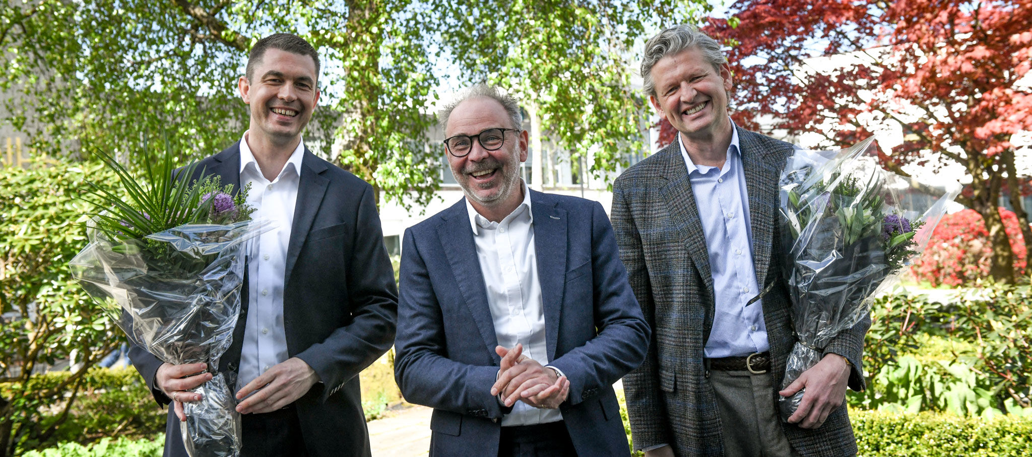 NHH Rector Helge Thorbjørnsen congratulated Håkon Otneim (left) and Øyvind Thomassen today on their promotion to full professor. `Fantastic! It feels very good, ´says Otneim. `First and foremost, I am relieved. And very happy,´ says Thomassen. Photo: Ingunn Maarnes-Gjærde.