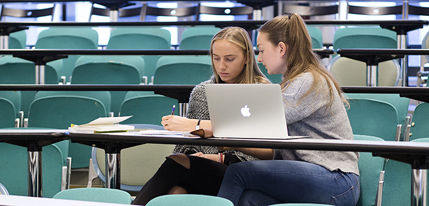 NHH-studenter i arbeid. Illustrasjonsfoto