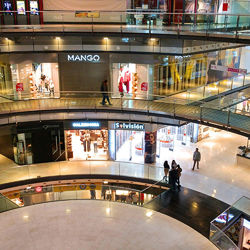 Shopping mall in Barcelona. Photo: WeLoveBarcelona.de/Unsplash
