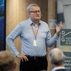 Rune Bjerke at Eviny and The Hub workshop. Photo: Helge Skodvin