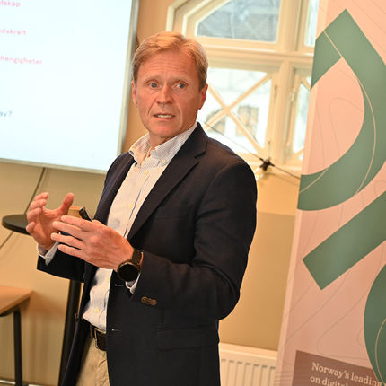 Vice Rector Kurt Brekke presenting