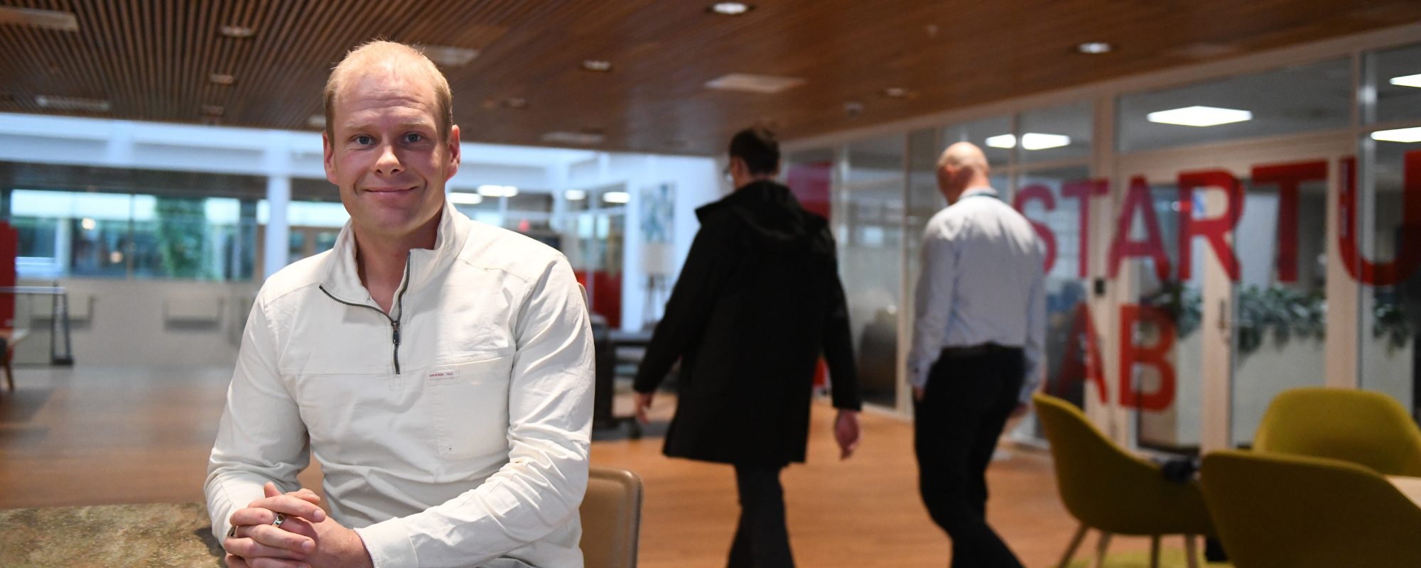 Herman Haatuft har byttet ut Deloitte-kontorstolen med en plass hos Startuplab i Solheimsgaten. Foto: Bjørn Egil Halvorsen