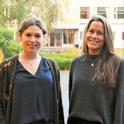 NHH-students Ingvild Kvinnsland and Elsa Holten.