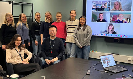 Xiaguang Wu and group of students.