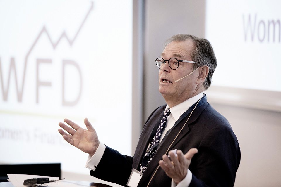– Vi må jobbe med å fortelle kvinnene hvor moro finans er, sa Knut Brundtland, styreleder i ABG Sundal Collier.