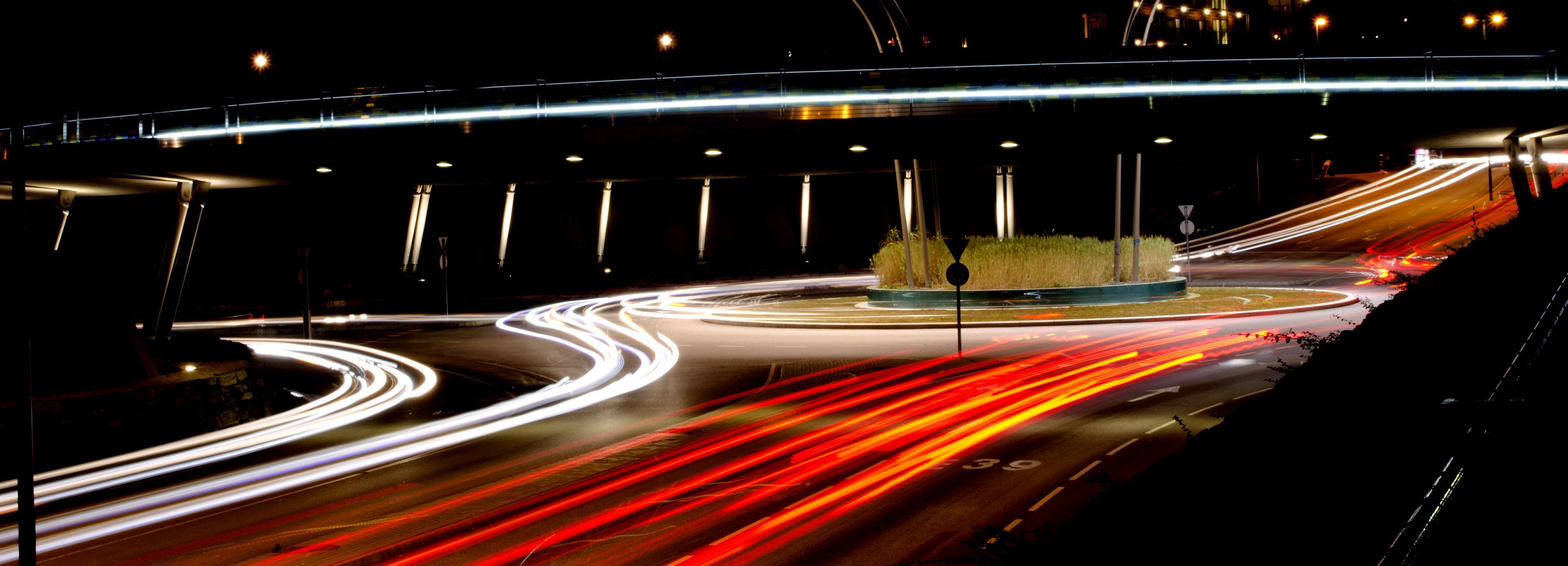 In her thesis Mai Nguyen-Ones examines how price coordination and coordination on price restorations is carried out in retail gasoline markets. Photo: Tjensvollkrysset in Stavanger (wikimedia)