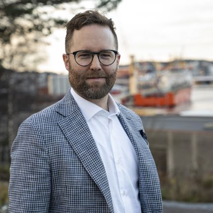 v– For oss betyr det å stå på noenlunde trygg grunn ved fortsatt å jobbe opp mot olje, gass- og energisektoren, men samtidig som vi klarer å tenke fremover mot nye forretningsområder, sier Erlend Toftesund, administrerende direktør i Saga Fjordbase i Florø. 