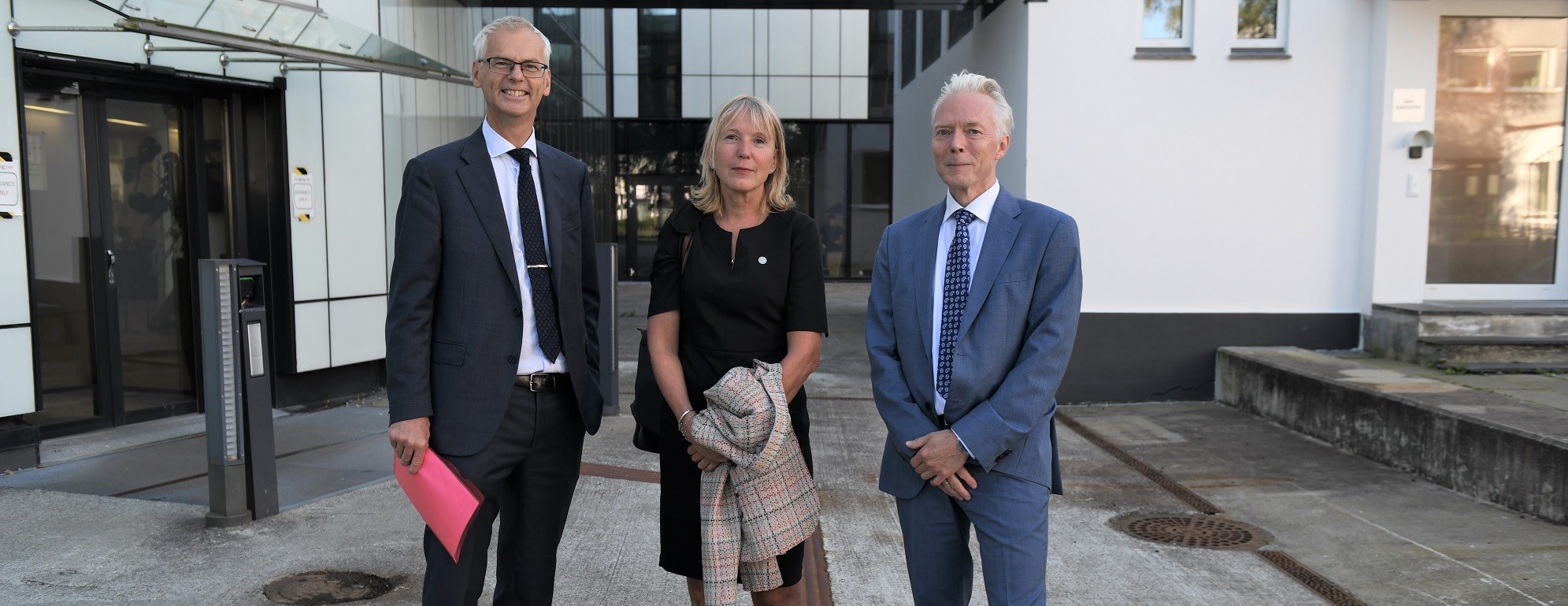 NHH-rektor Øystein Thøgersen (venstre) og UiB-rektor Margareth Hage sammen med professor Øivind A. Nilsen fra Institutt for samfunnsøkonomi. Nilsen er leder for den internasjonale EARIE-konferansen, som åpnet fredag morgen. Foto: Hallvard Lyssand