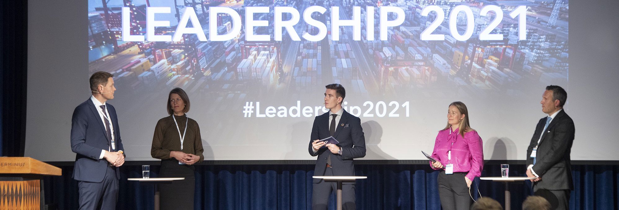 Kan lille Norge lage store grønne bølger? Dette var et hovedspørsmål på årets NHH Shippingkonferansen denne uken. Her fra en av pandeldebattene. Fra venstre: Harald Solberg fra Norges Rederiforbund, Ragnhild Janbu Fresvik, konserndirektør for bedriftsmarkedet i Sparebanken Vest, logistikkdirektør i Hydro Susanne Vinje og Øystein Kalleklev fra FlexLNG. Foto: Helge Skodvin