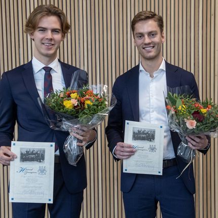 Lars Skaugen Strømholm og Raag August Sandal Rolfsen setter stor pris på anerkjennelsen. – Det er veldig gøy å få tildelt Lehmkuhl-stipendet for oppgaven. Det er en veldig anerkjent pris som tilsier at den forskningen vi har utført faktisk kan være med å bidra til nytenkning og innovasjon innenfor et ekstremt viktig fagfelt, sier Rolfsen. 