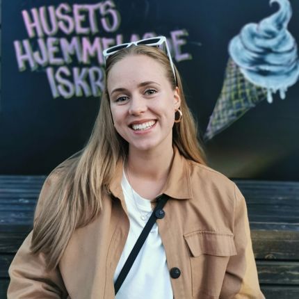 GOD STEMNING: – Jeg fikk utrolig god kjemi med min mentor. NHH er flink til å matche riktige personer, sier NHH-student Maria Hansteen som også har sikret seg en praksisplass hos Telenor. 