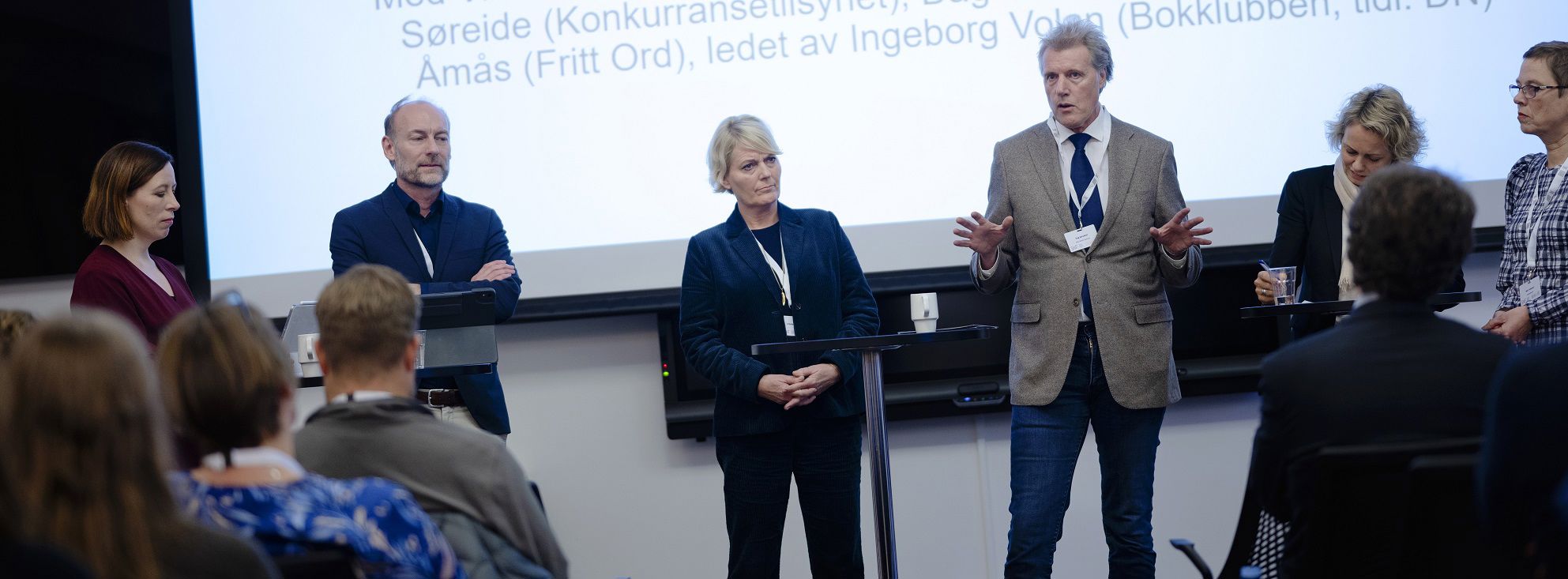 Panelsamtale om NRKs innvirkning på kommersielle aktører: Debattleder Ingeborg Volan, Knut Olav Åmås, direktør i stiftelsen Fritt Ord, kringkastingssjef i NRK Vibeke Fürst Haugen, administrerende direktør Dag Sørsdahl i Aller Media, konkurransedirektør Tina Søreide og Mari Velsand, direktør i Medietilsynet. 