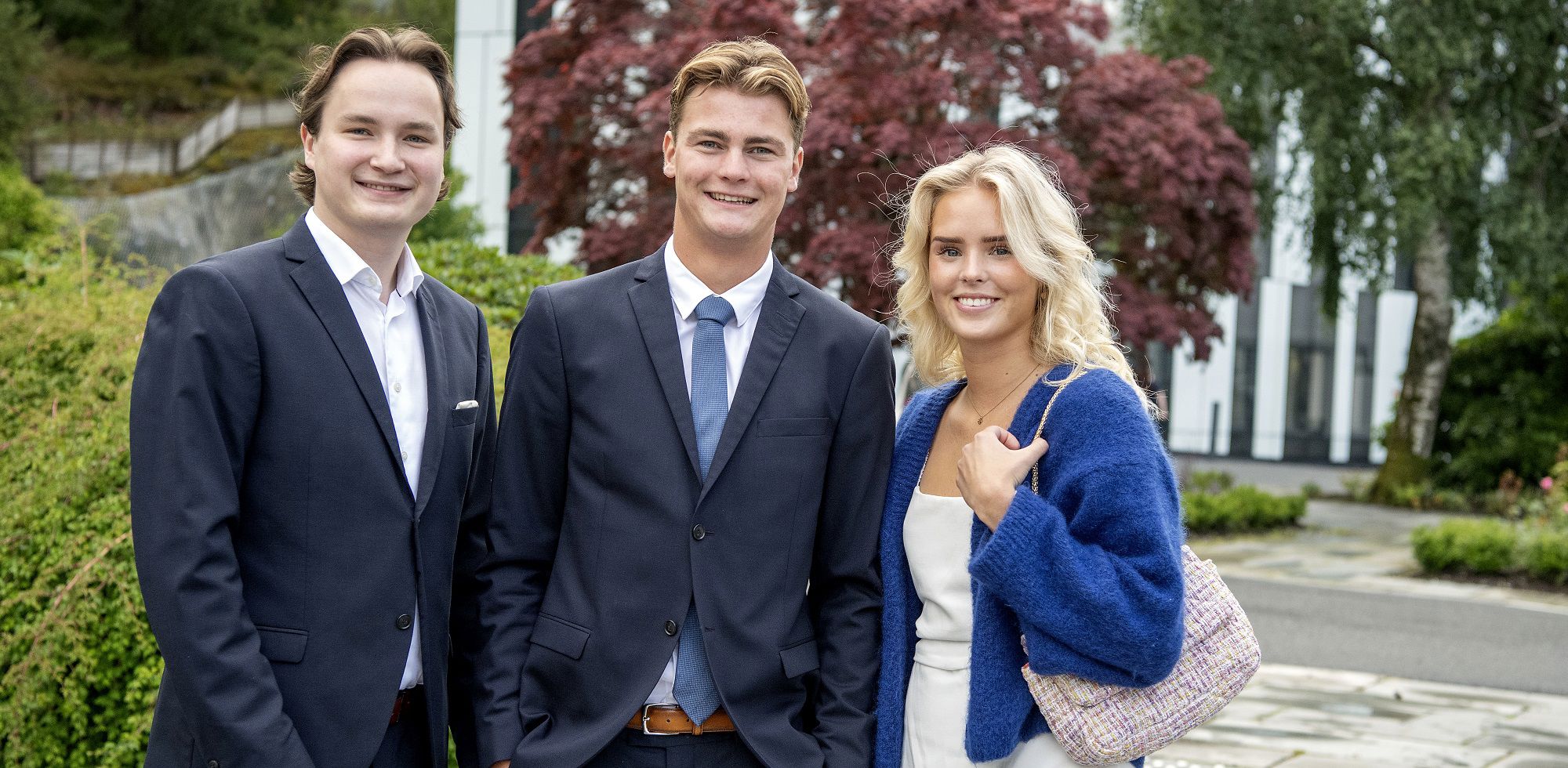 Til høyre: Mina Pauline Gregersen (21) og Jørgen Beckmann (20) fra Kristiansand sammen med Sander Øgrim Berg (21) fra Bærum.